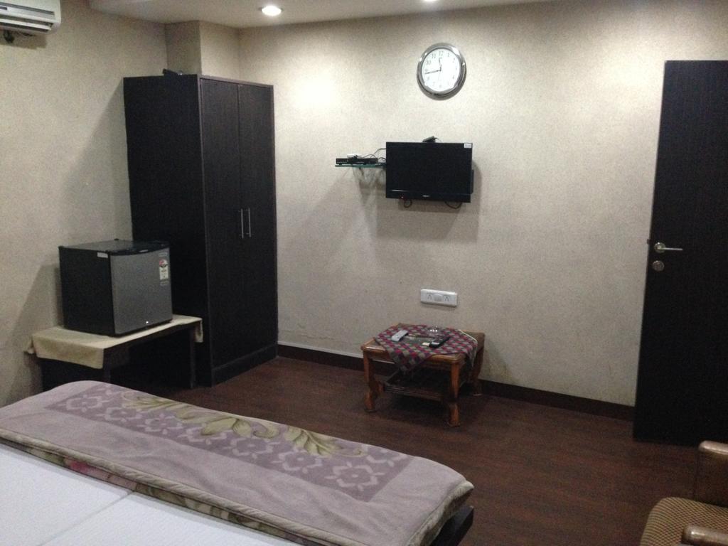 Hotel Silver Stone Лудяна Стая снимка