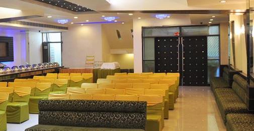 Hotel Silver Stone Лудяна Екстериор снимка