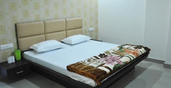 Hotel Silver Stone Лудяна Екстериор снимка