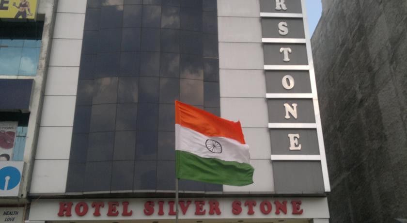 Hotel Silver Stone Лудяна Екстериор снимка