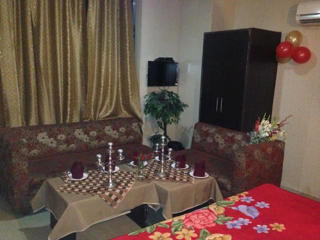 Hotel Silver Stone Лудяна Екстериор снимка