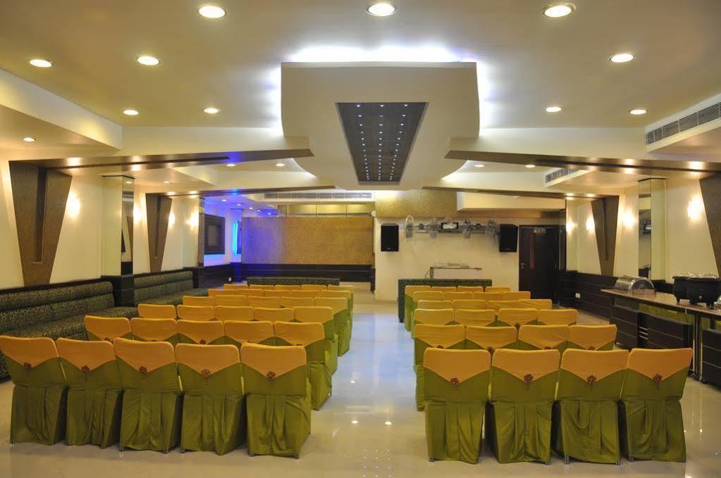 Hotel Silver Stone Лудяна Екстериор снимка