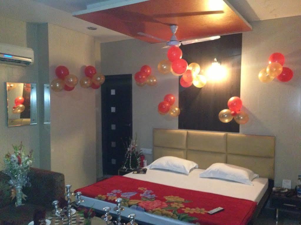 Hotel Silver Stone Лудяна Екстериор снимка